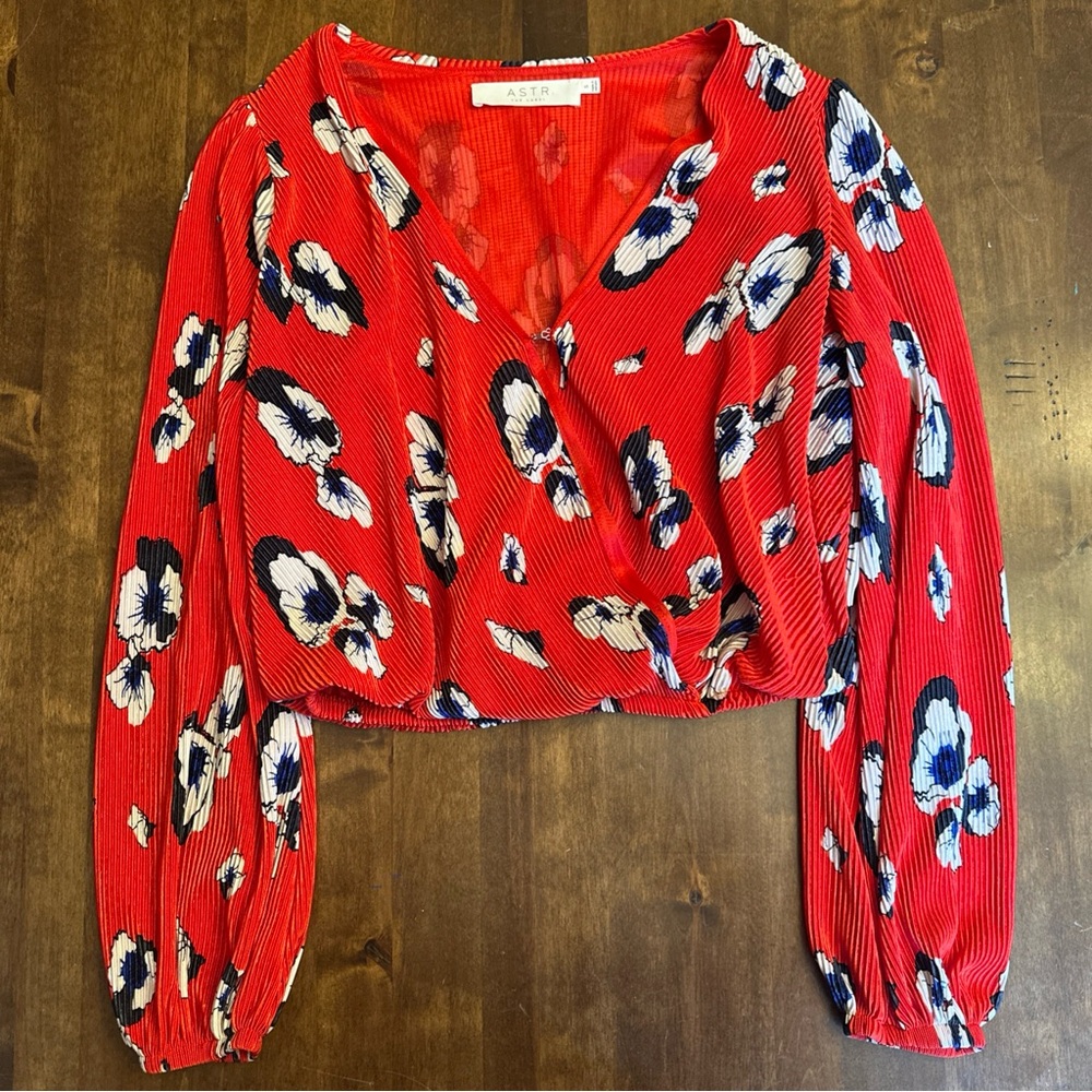 ASTR the Label Floral Plisse Surplice Wrap Crop Top Size S Pleated Long Sleeve